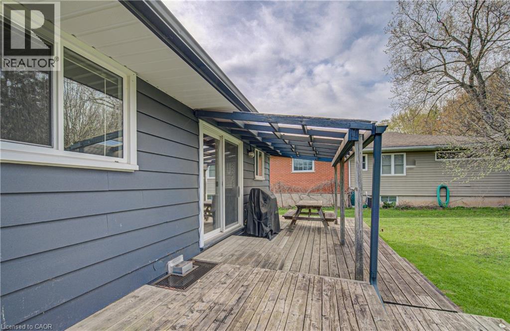 16 CENTENNIAL Crescent - 32