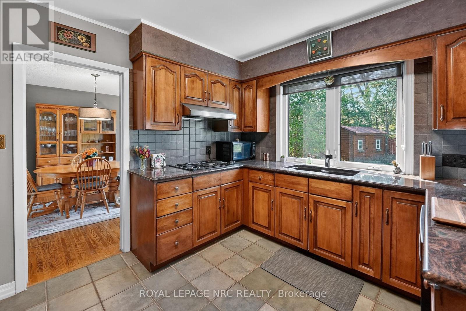 10 BRIARFIELD CRESCENT - 13
