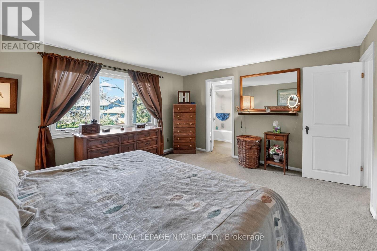10 BRIARFIELD CRESCENT - 22