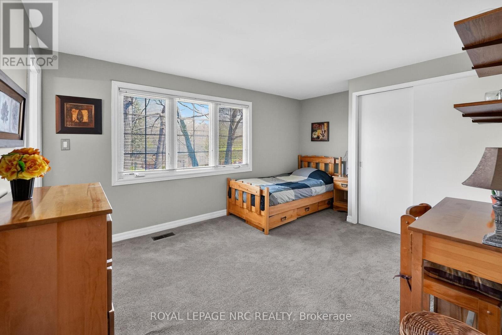 10 BRIARFIELD CRESCENT - 25