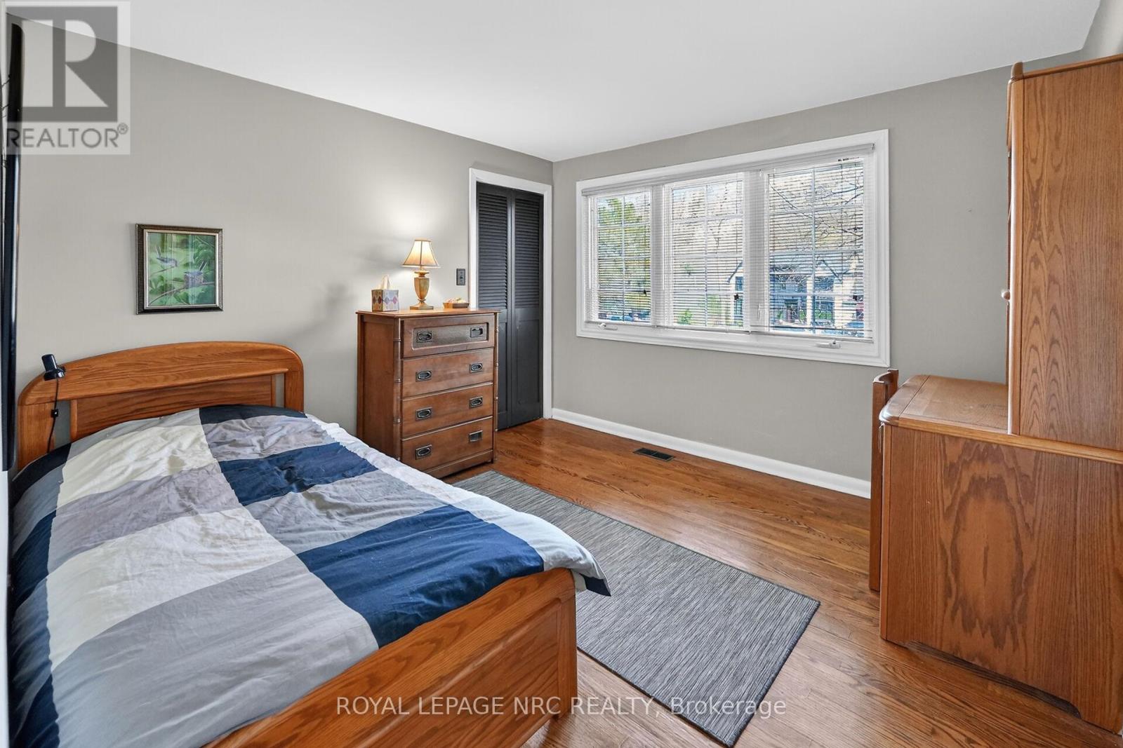 10 BRIARFIELD CRESCENT - 28