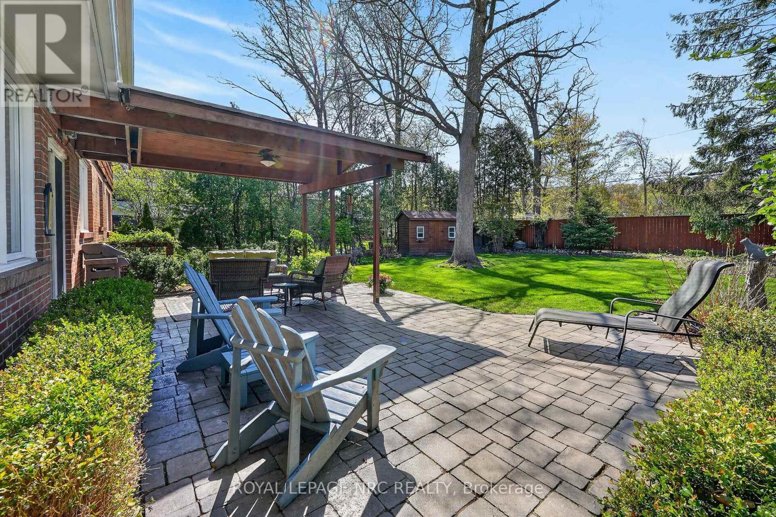 10 BRIARFIELD CRESCENT - 41