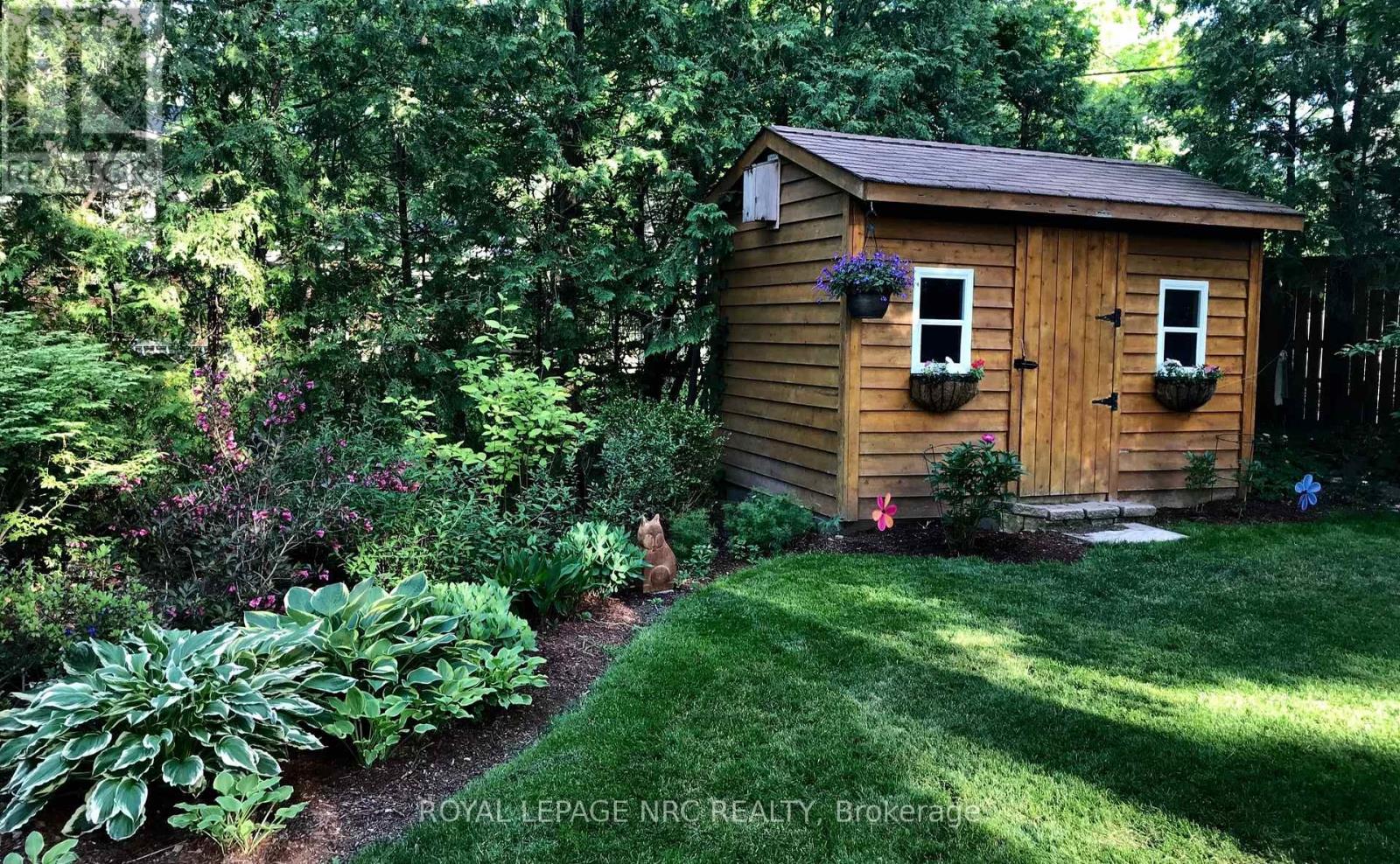 10 BRIARFIELD CRESCENT - 47