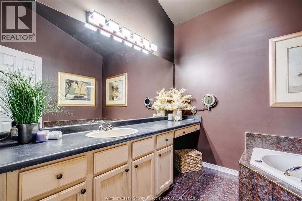 43 Oak DRIVE, Essex, Ontario, N8M3C5 — Photo 37
