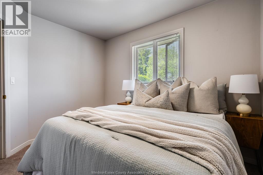 43 Oak DRIVE, Essex, Ontario, N8M3C5 — Photo 4