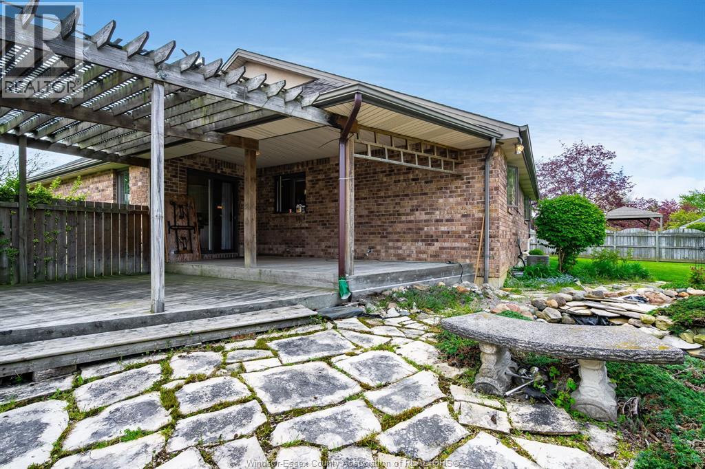 43 Oak DRIVE, Essex, Ontario, N8M3C5 — Photo 35