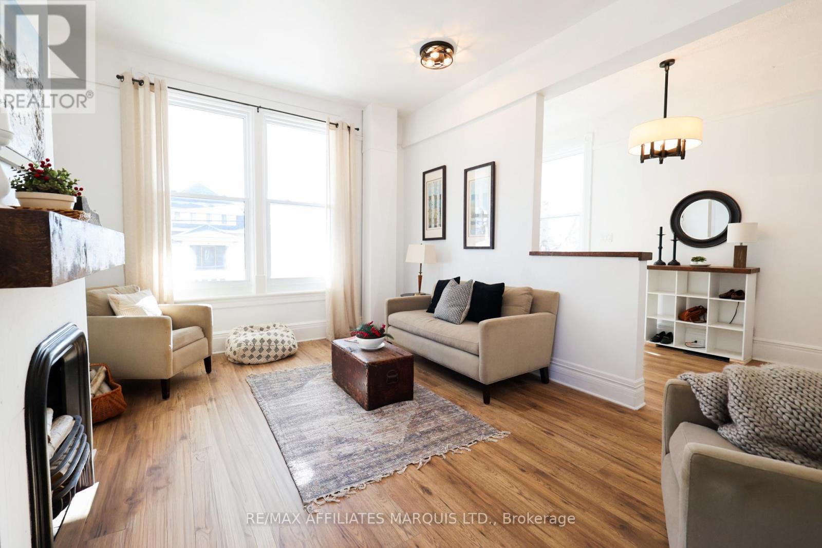 11 ELGIN STREET E - 14