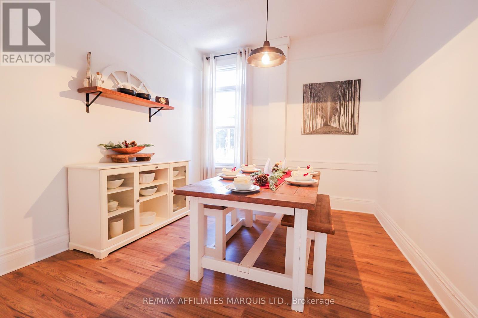 11 ELGIN STREET E - 16