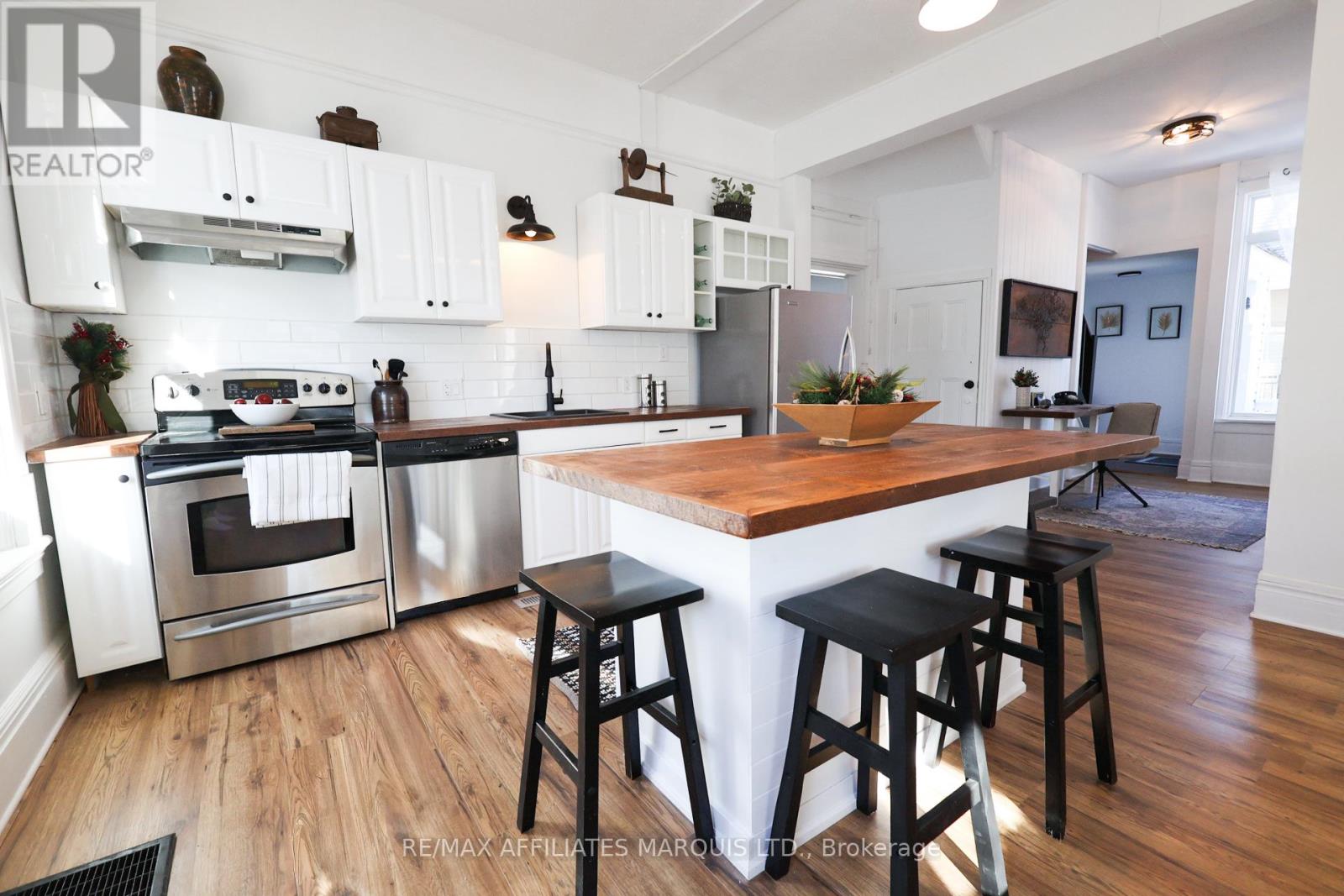11 ELGIN STREET E - 18