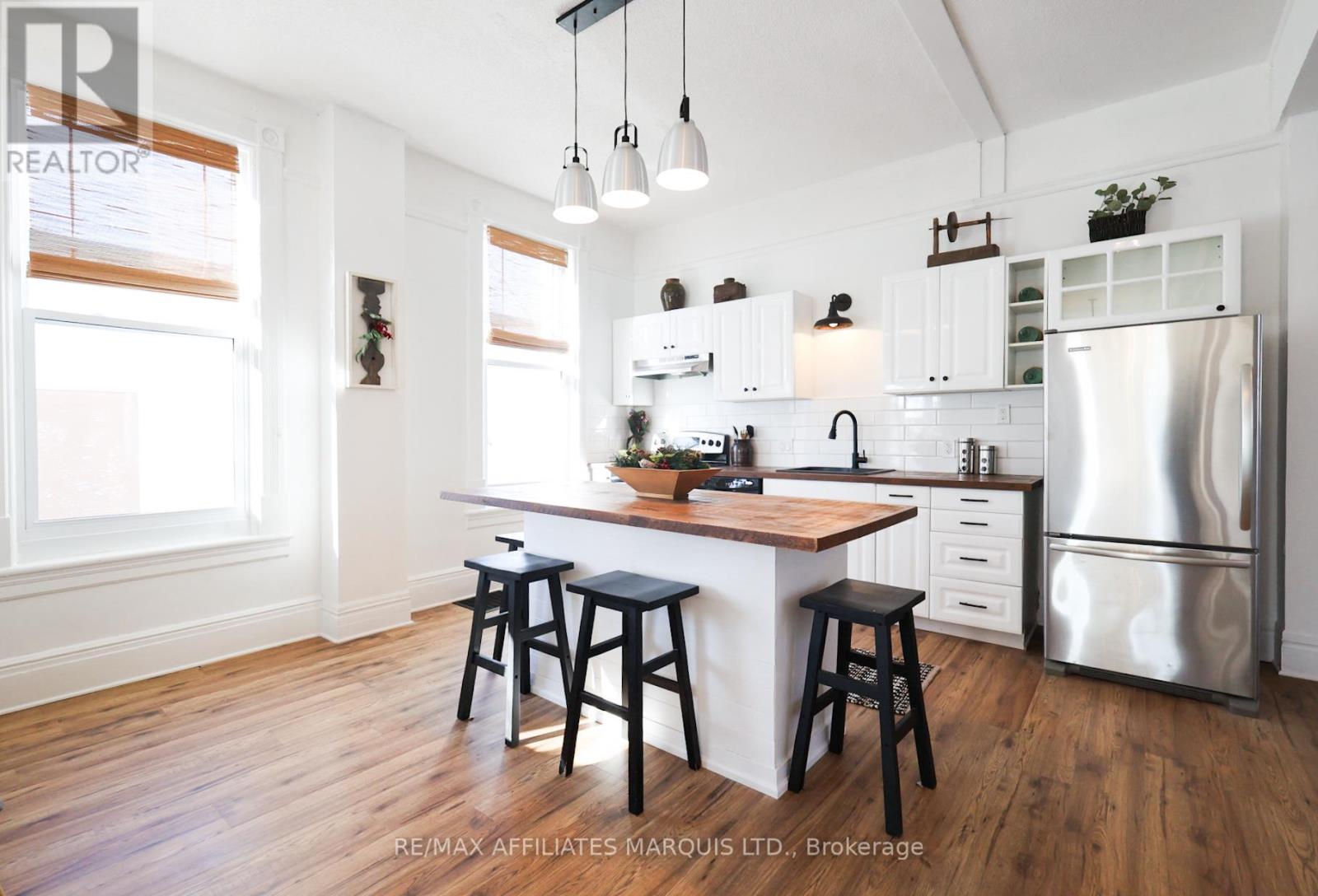 11 ELGIN STREET E - 23