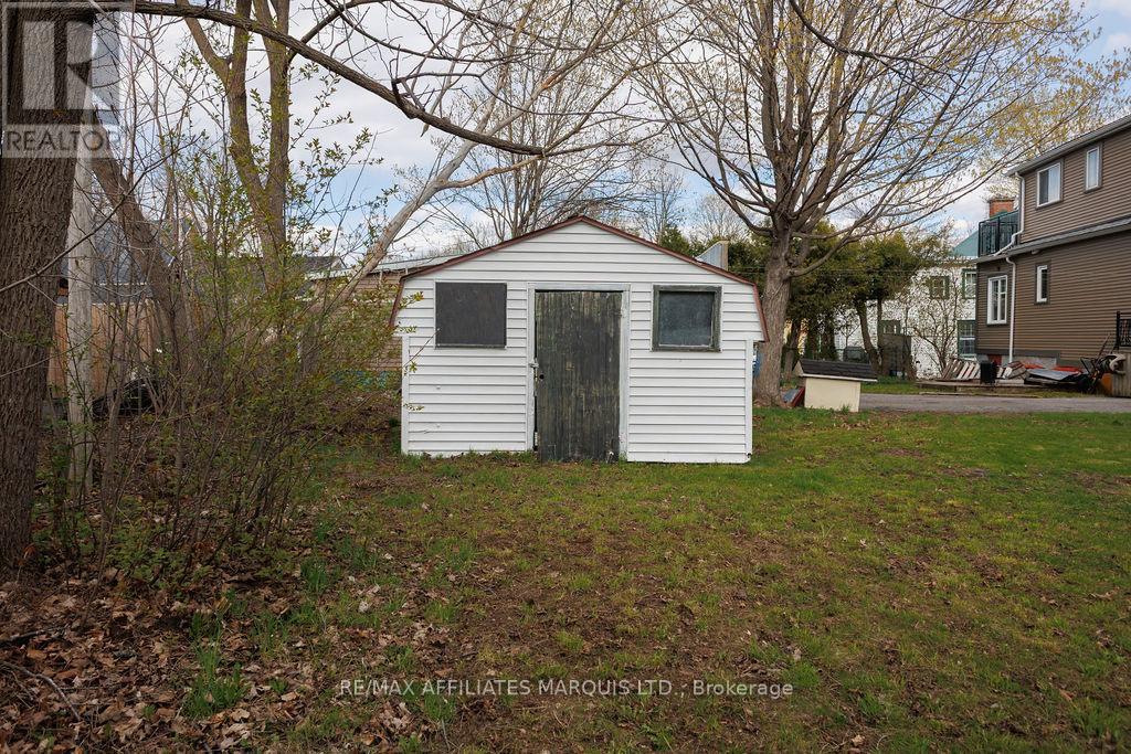 11 ELGIN STREET E - 39