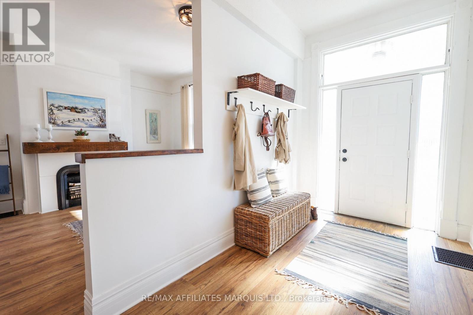 11 ELGIN STREET E - 9