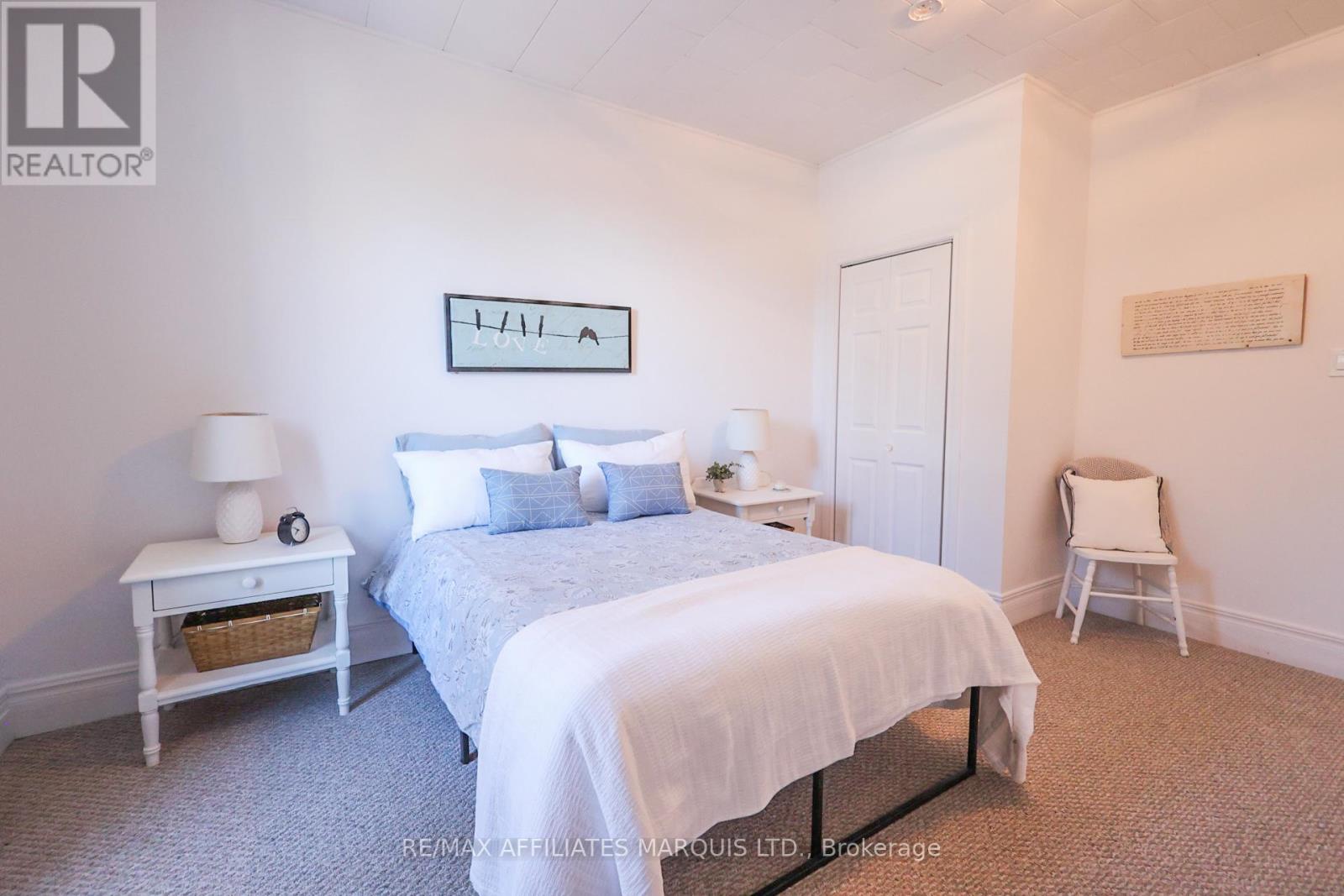 11 ELGIN STREET E - 26
