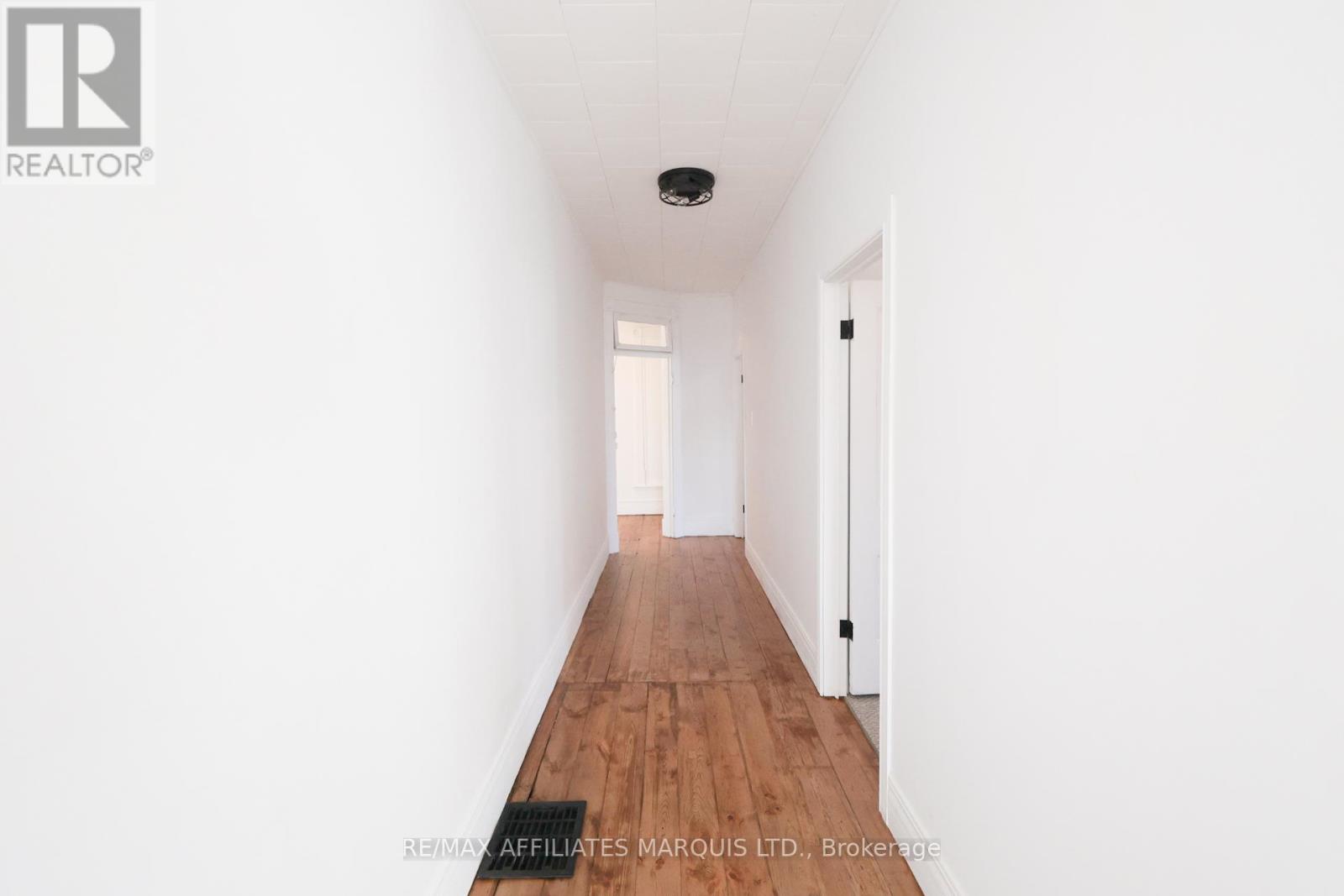 11 ELGIN STREET E - 31