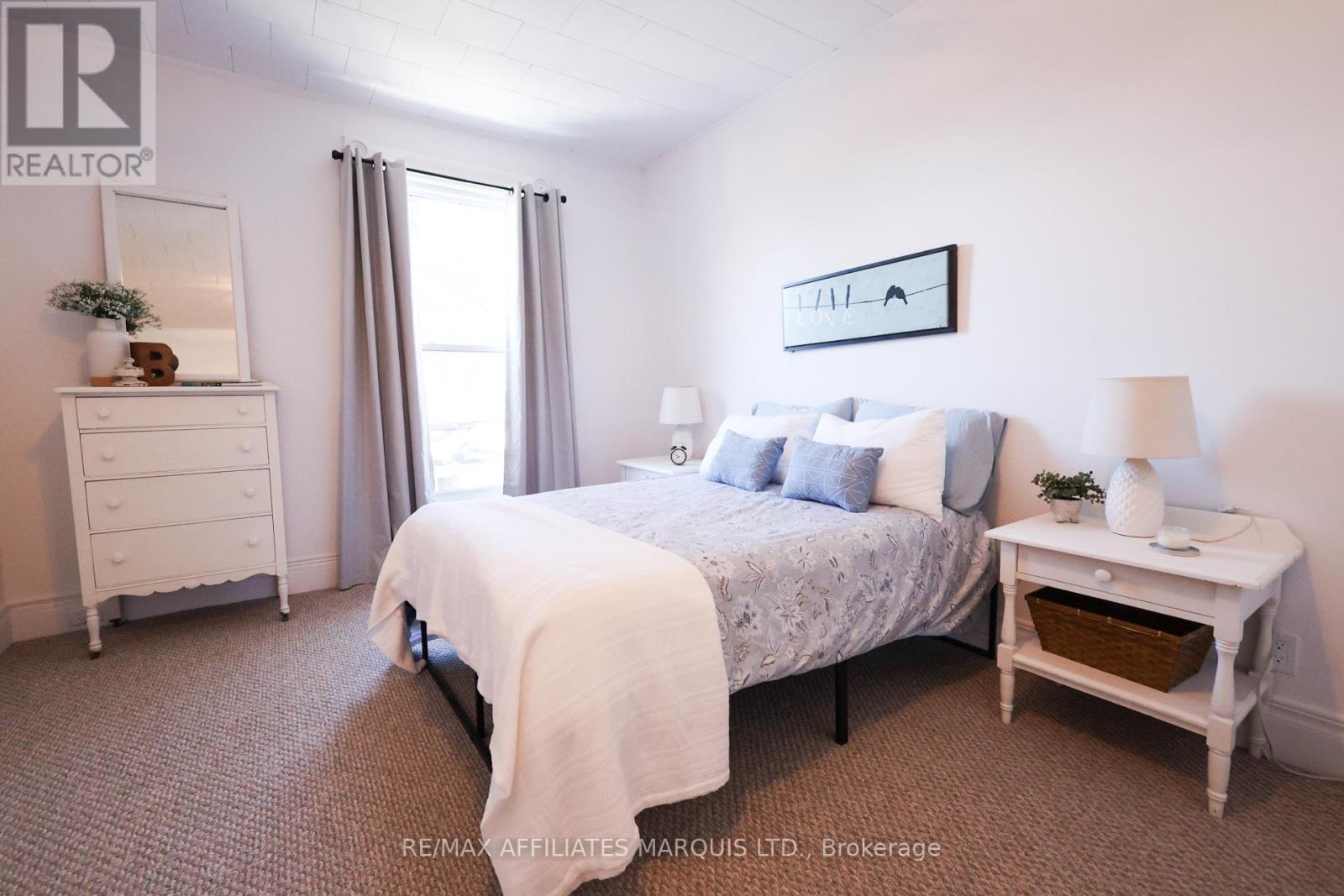 11 ELGIN STREET E - 28