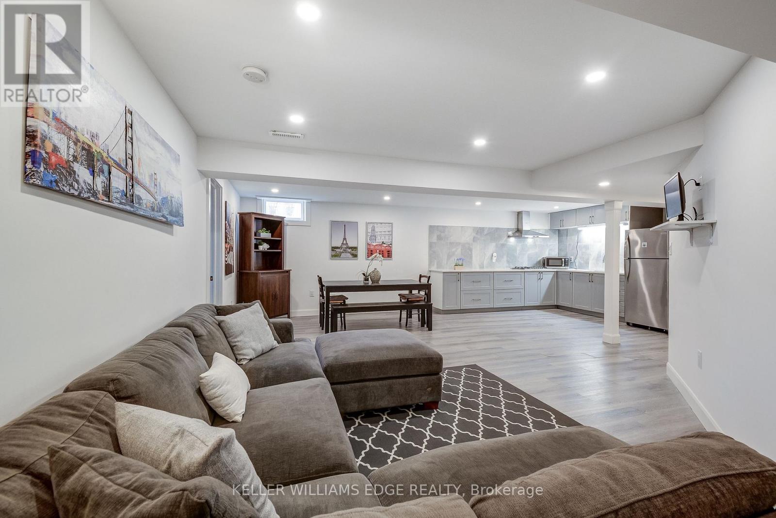 29 WILTSHIRE PLACE - 27