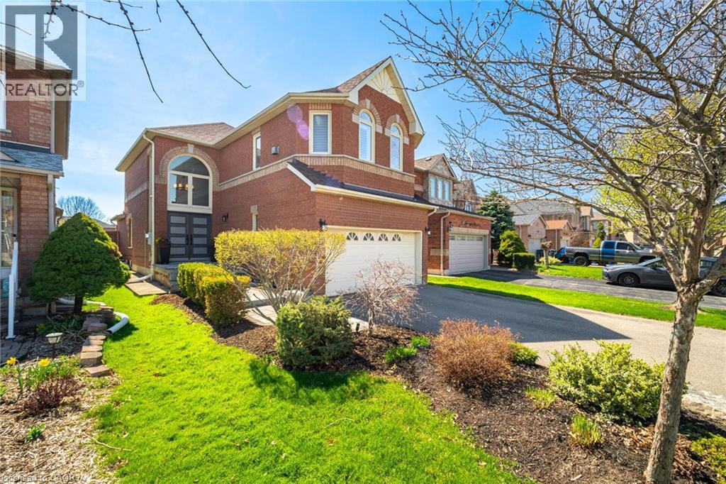 44 BANINGTON Crescent, Brampton, Ontario, L7A1G4 — Photo 2