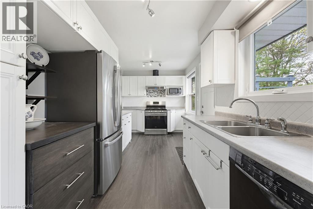 147 CHURCHILL Drive, Cambridge, Ontario, N1S1S3 — Photo 2