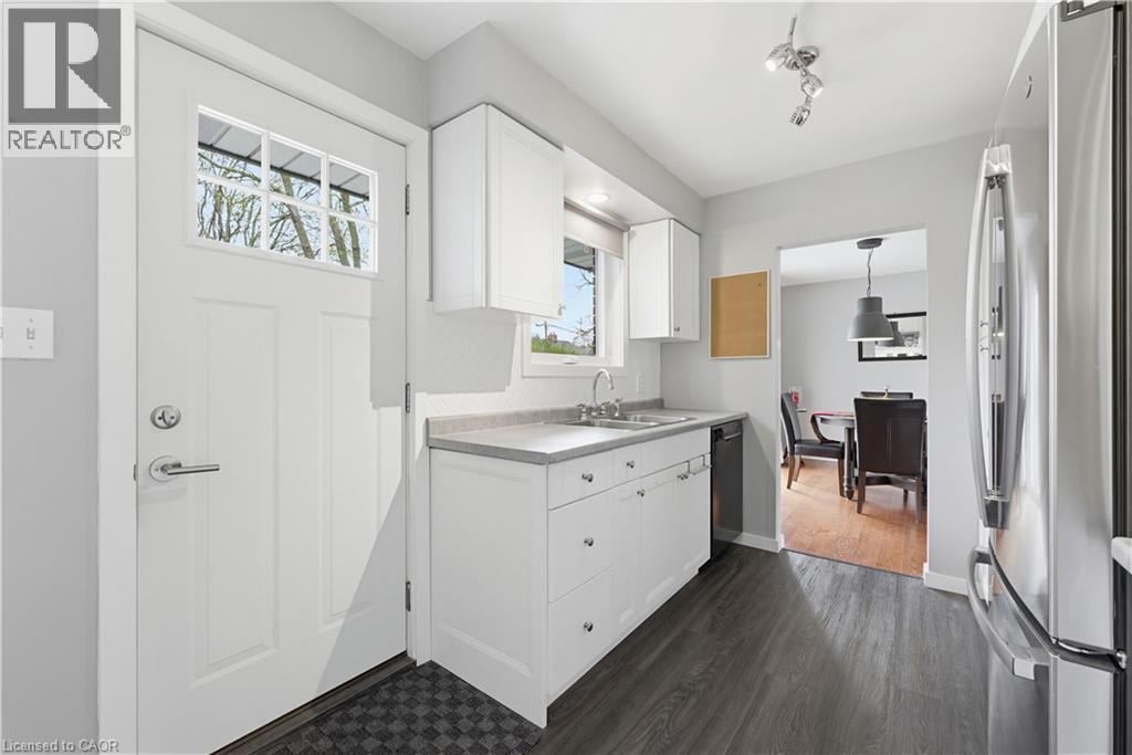 147 CHURCHILL Drive, Cambridge, Ontario, N1S1S3 — Photo 5