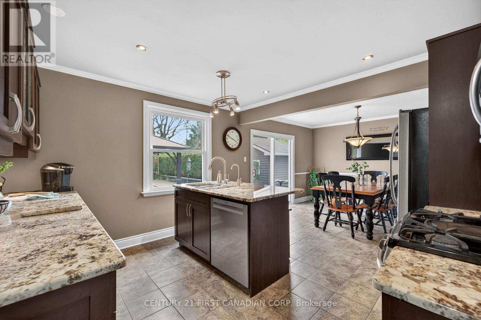1093 VISCOUNT ROAD - 12