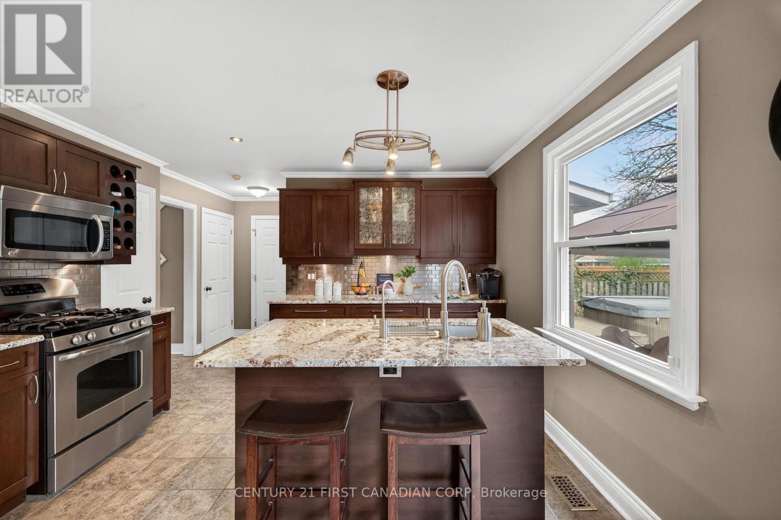 1093 VISCOUNT ROAD - 17