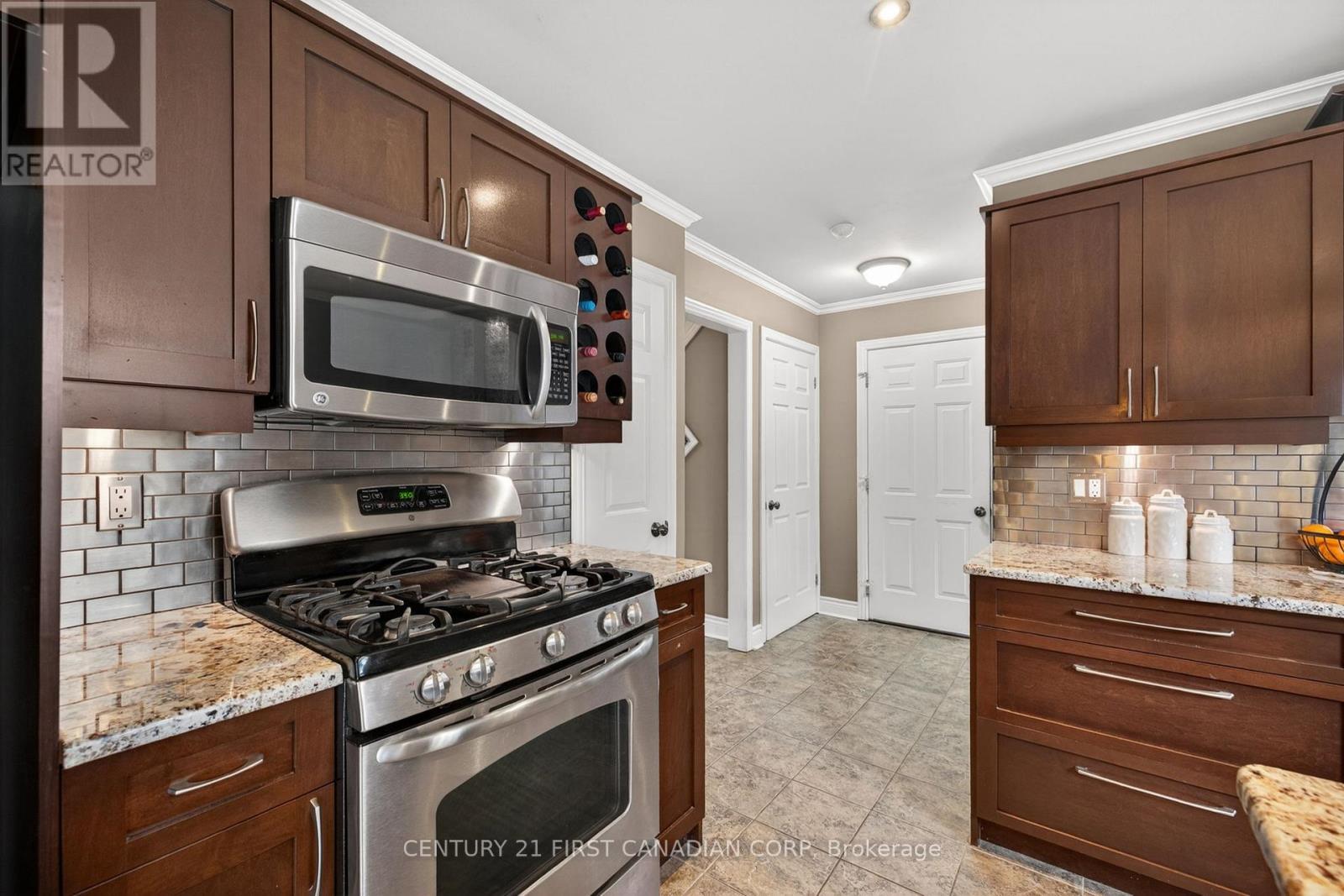 1093 VISCOUNT ROAD - 18