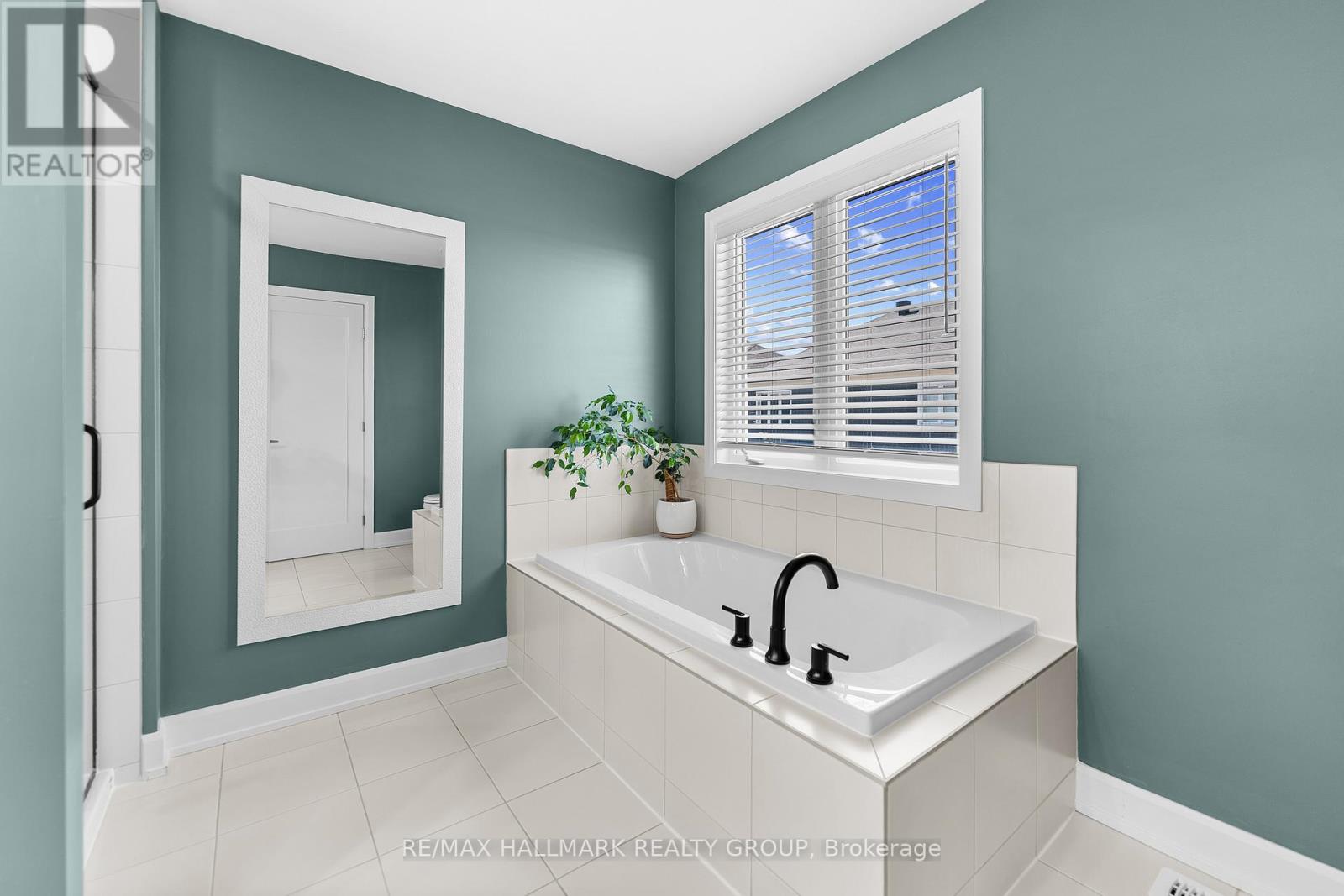 96 CANTLE CRESCENT - 11