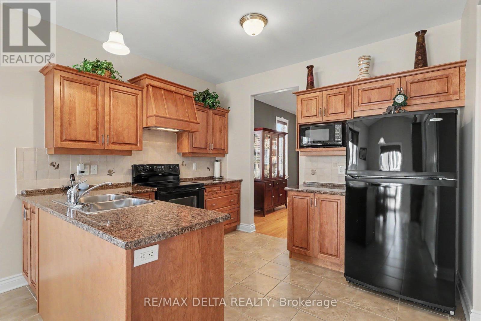 128 TOPAZE CRESCENT - 12