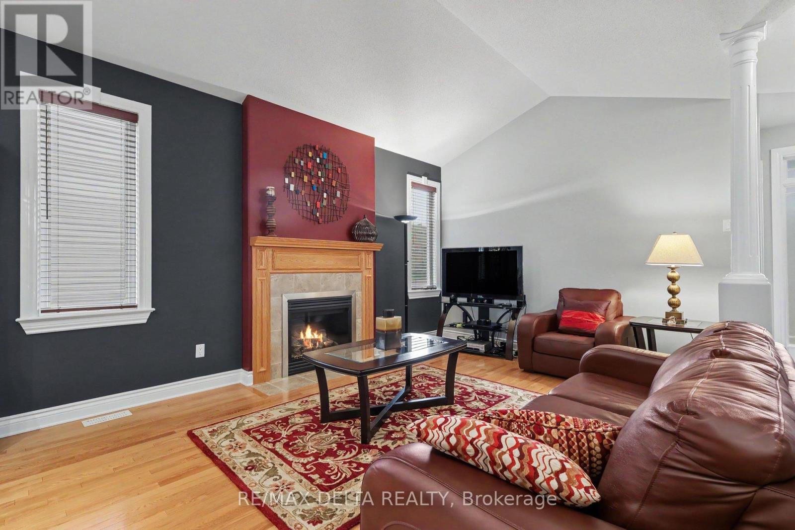 128 TOPAZE CRESCENT - 8