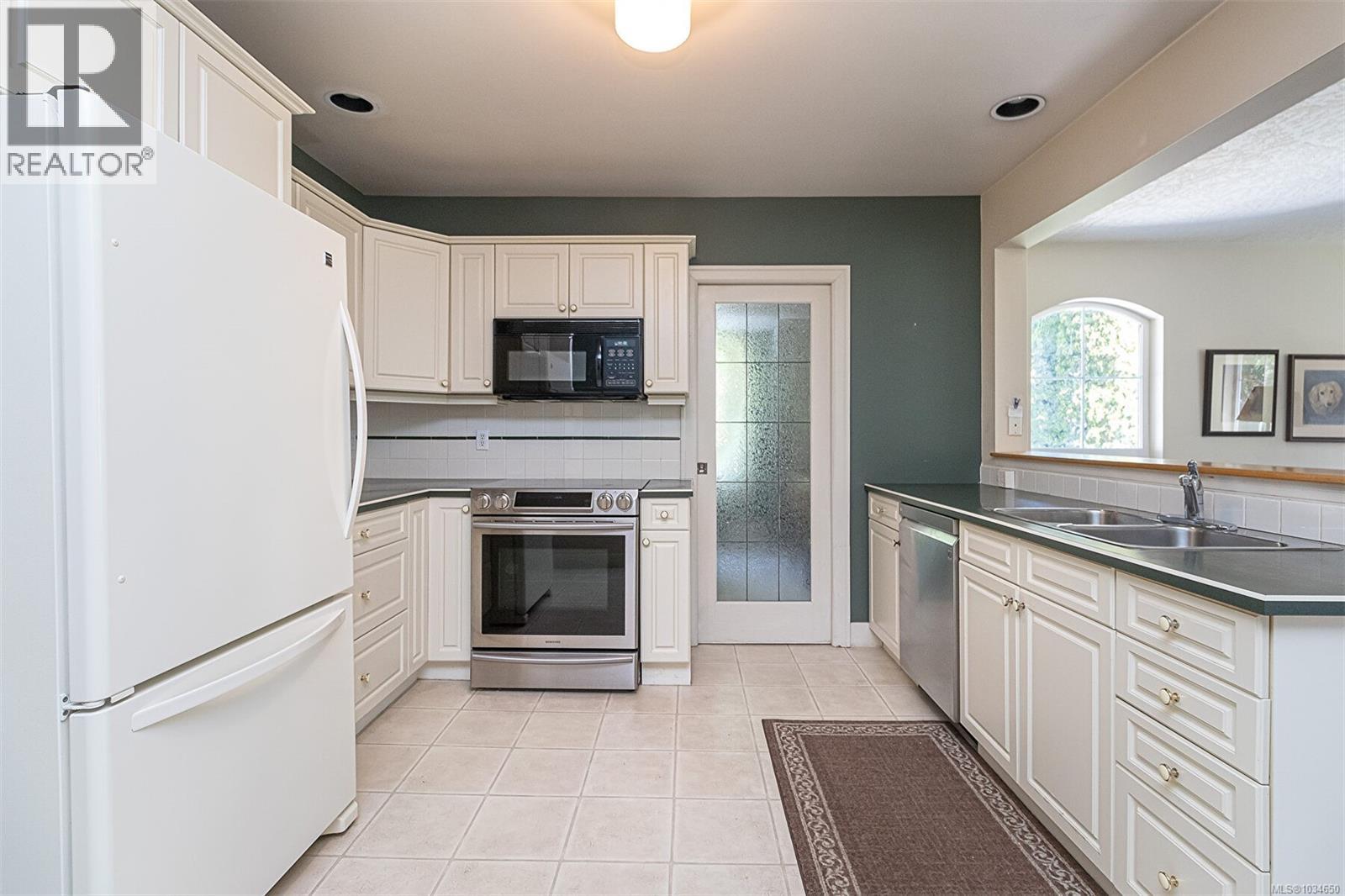  865 St. Patrick Street, Oak Bay