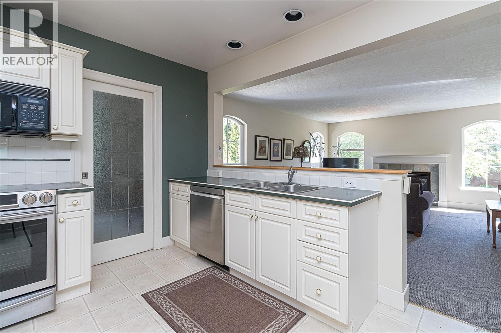  865 St. Patrick Street, Oak Bay