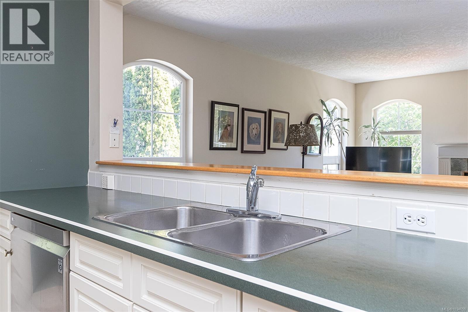  865 St. Patrick Street, Oak Bay