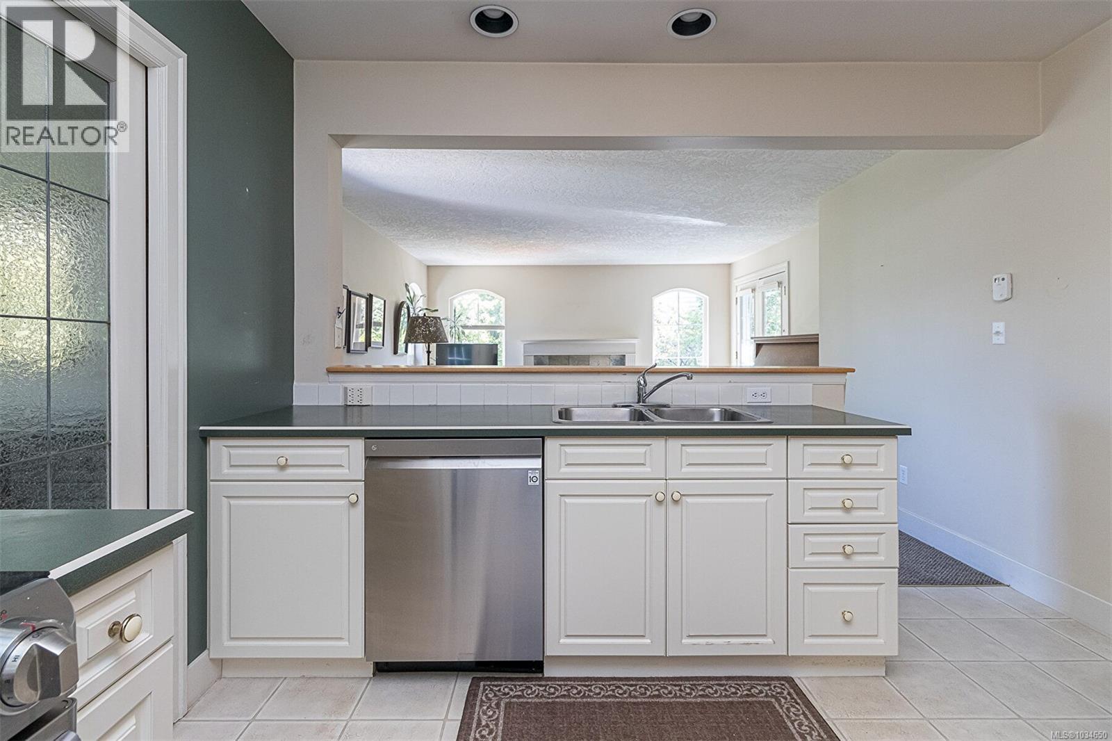  865 St. Patrick Street, Oak Bay