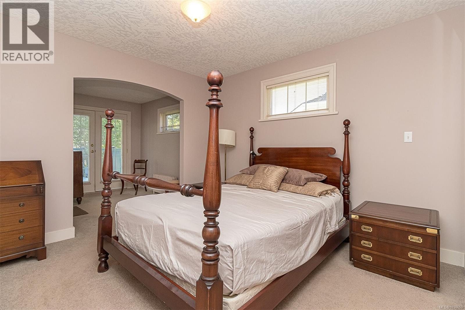 865 St. Patrick Street, Oak Bay