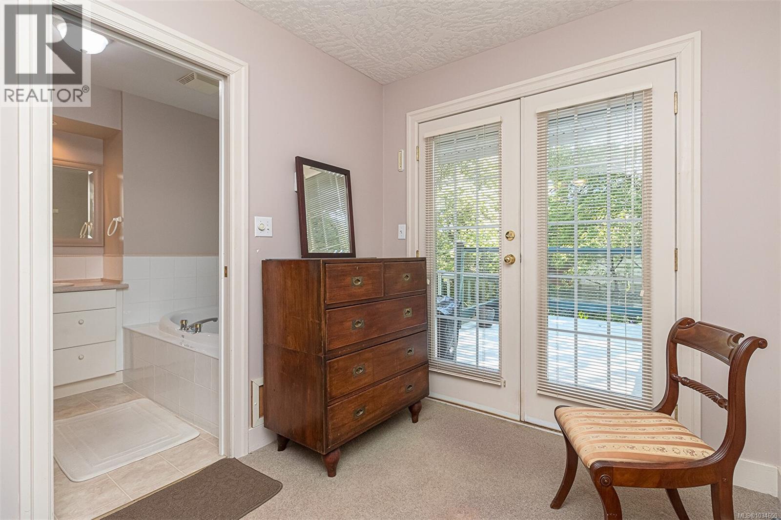  865 St. Patrick Street, Oak Bay