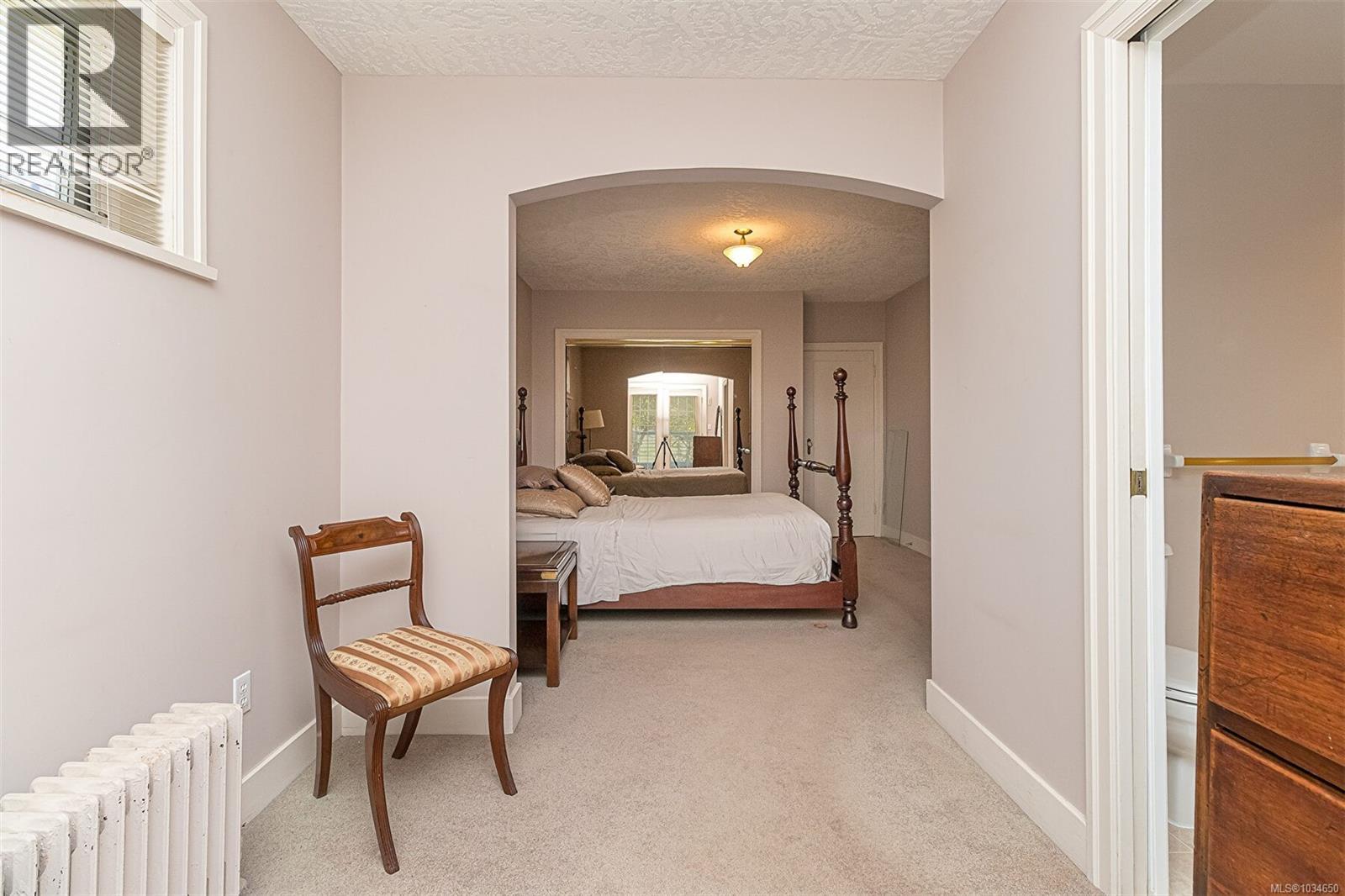  865 St. Patrick Street, Oak Bay