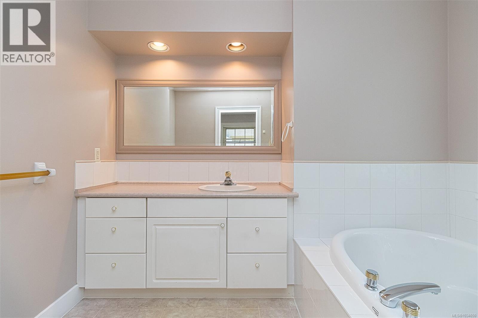  865 St. Patrick Street, Oak Bay