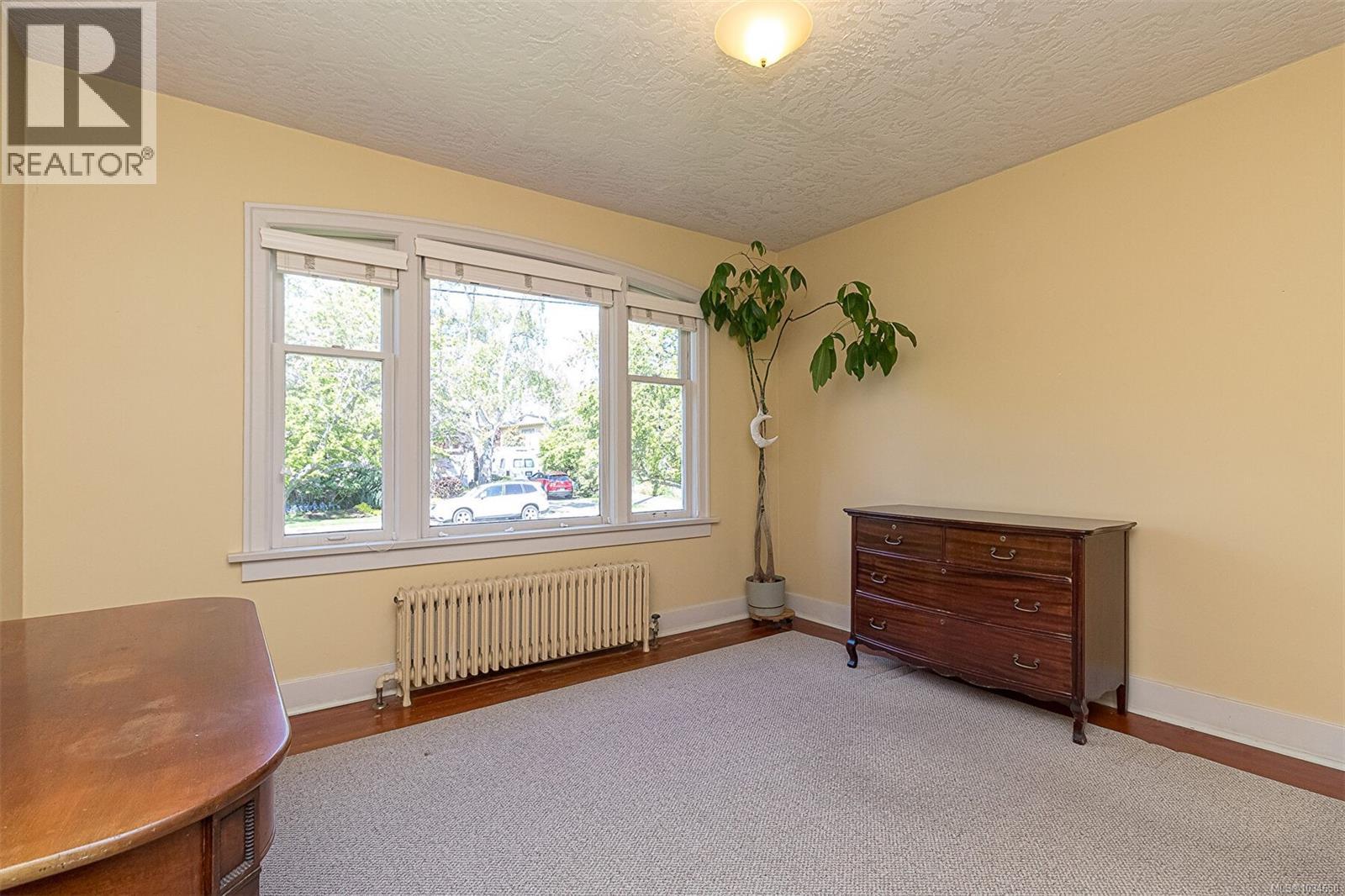  865 St. Patrick Street, Oak Bay