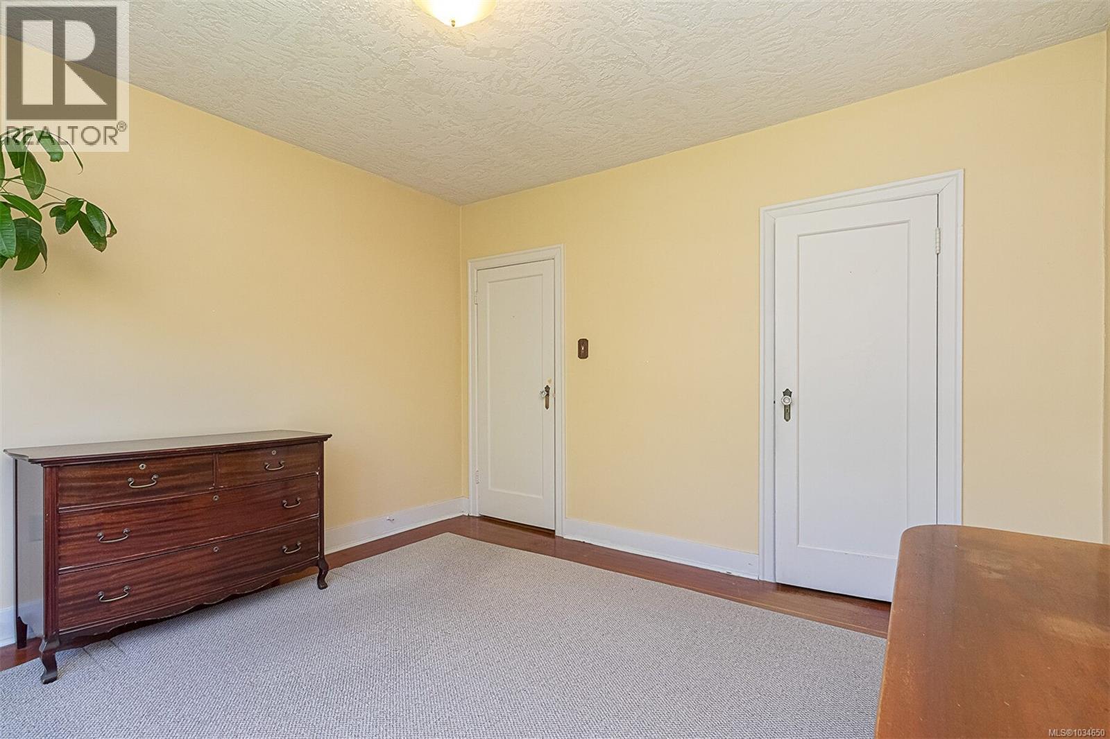  865 St. Patrick Street, Oak Bay