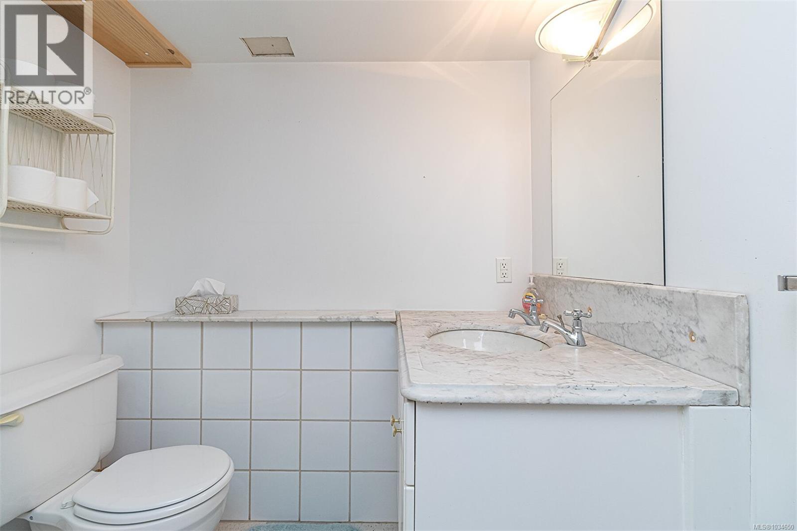  865 St. Patrick Street, Oak Bay