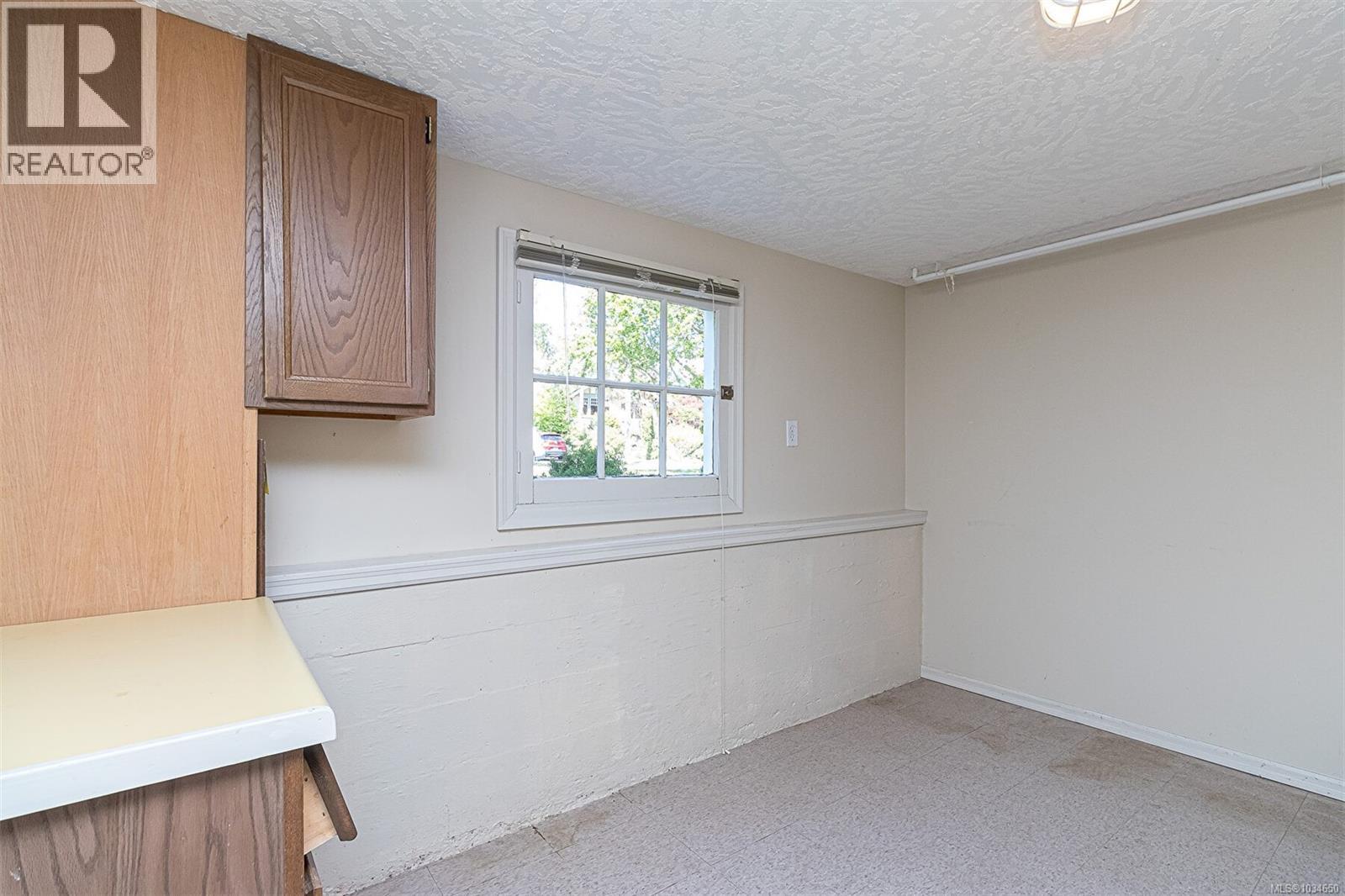  865 St. Patrick Street, Oak Bay
