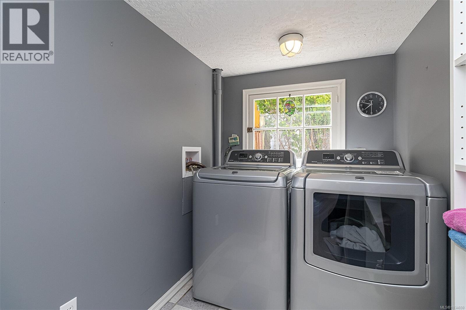  865 St. Patrick Street, Oak Bay