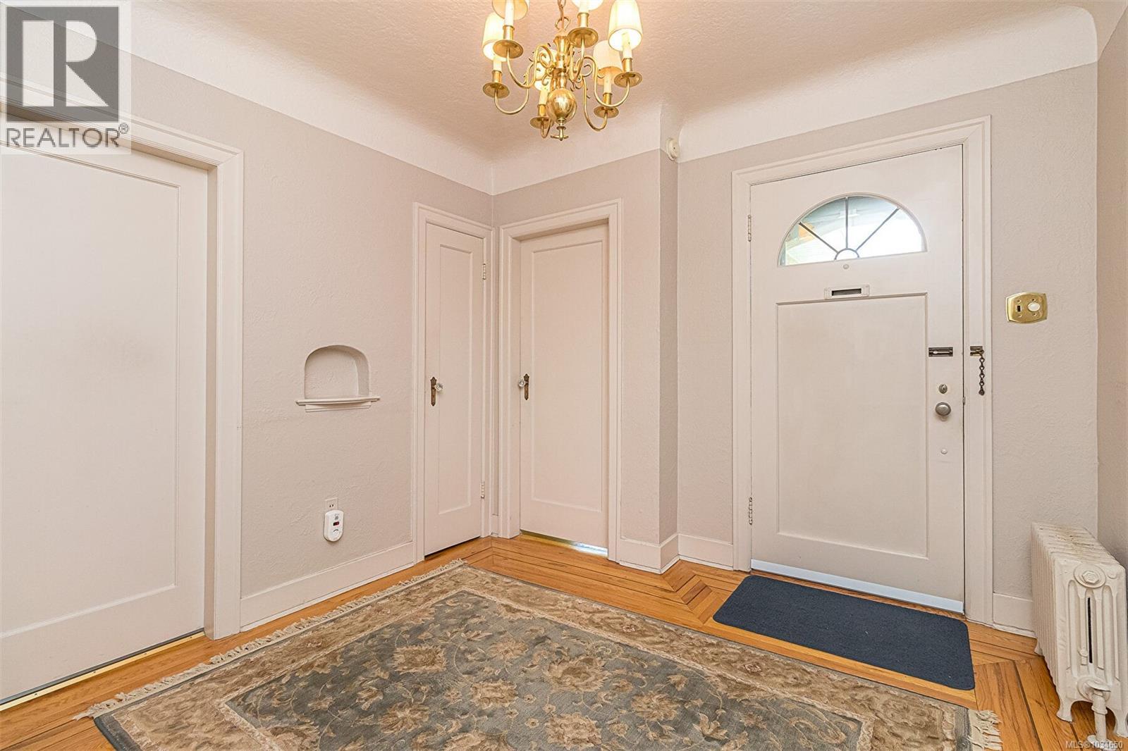  865 St. Patrick Street, Oak Bay
