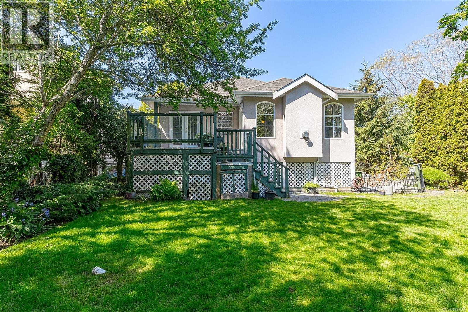  865 St. Patrick Street, Oak Bay