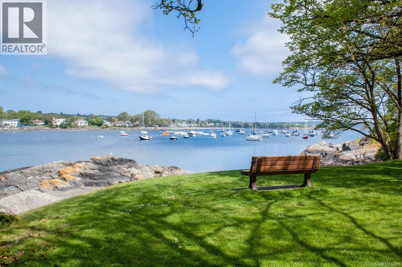  865 St. Patrick Street, Oak Bay