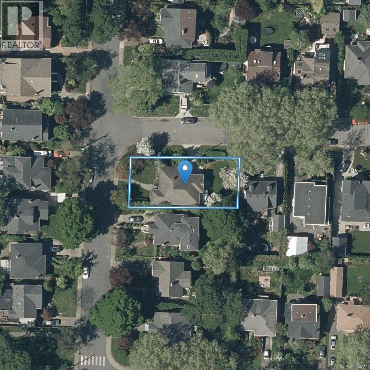  865 St. Patrick Street, Oak Bay