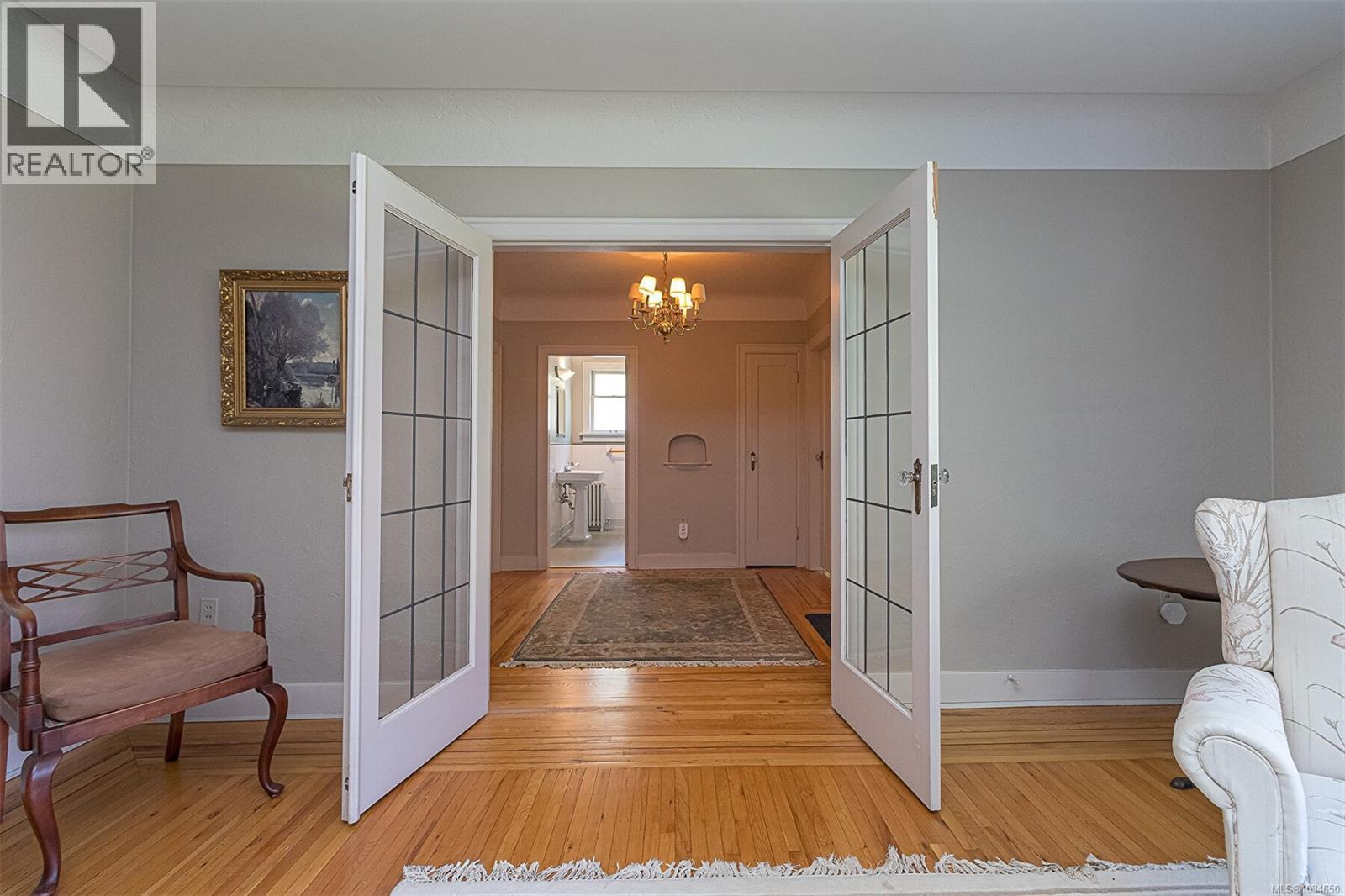  865 St. Patrick Street, Oak Bay