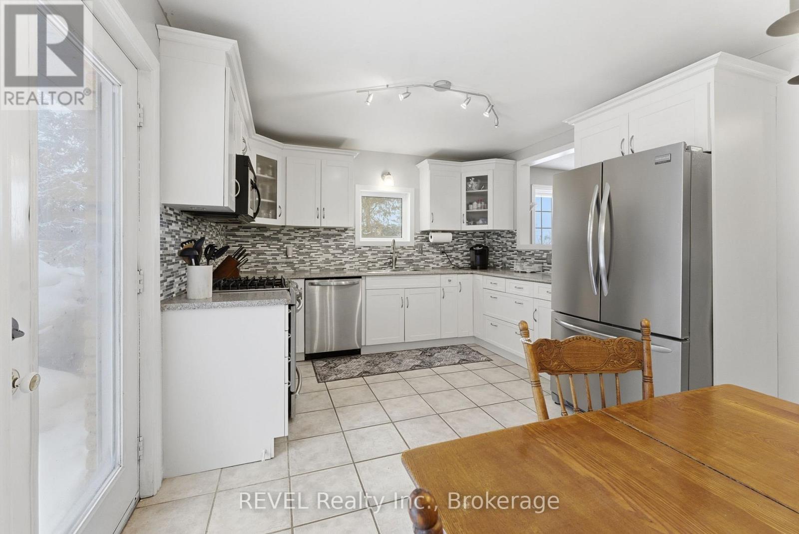 5 BARBARA AVENUE - 17
