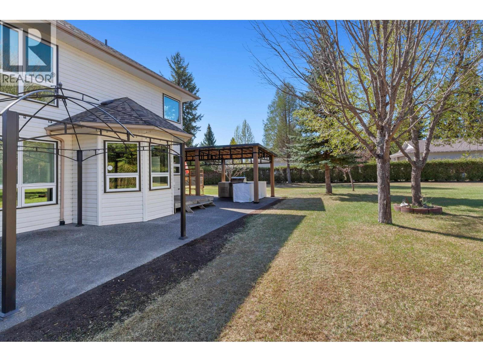 Photo 8 of 40 — 4099 EVA PLACE · Prince George, BC