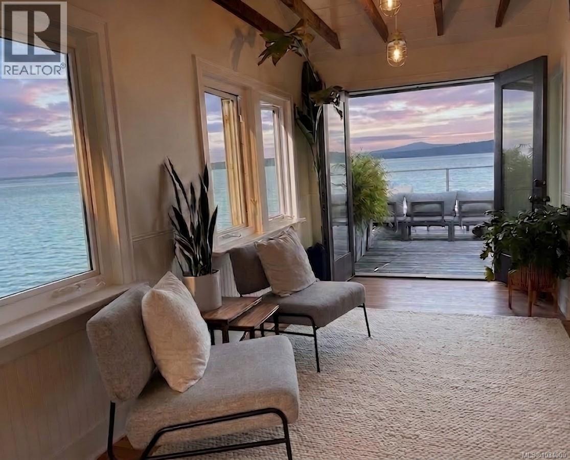 5696 Island Hwy S - 1